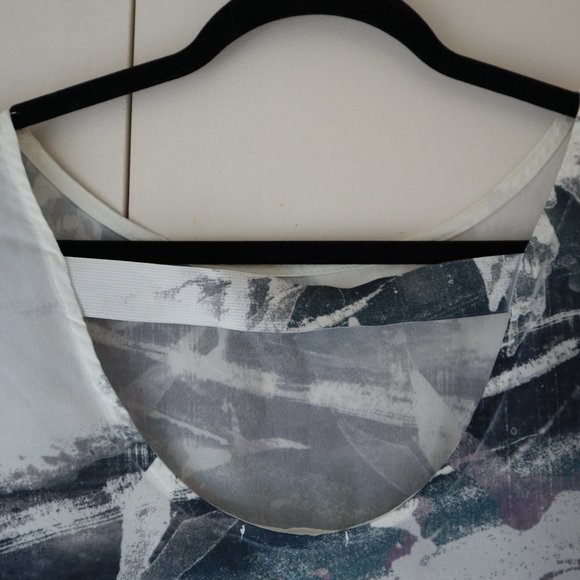 Lush Top - Picture 3 of 10